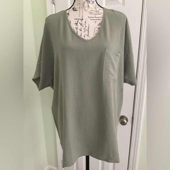 Perfect Peach -WOVEN AIRFLOW V-NECK DOLMAN TOP - Sage - Picture 2 of 9